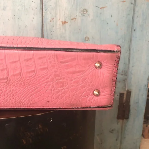 Juan Antonio hand-tooled and designed pink leather bag with everything you need! - Picture 7 of 16